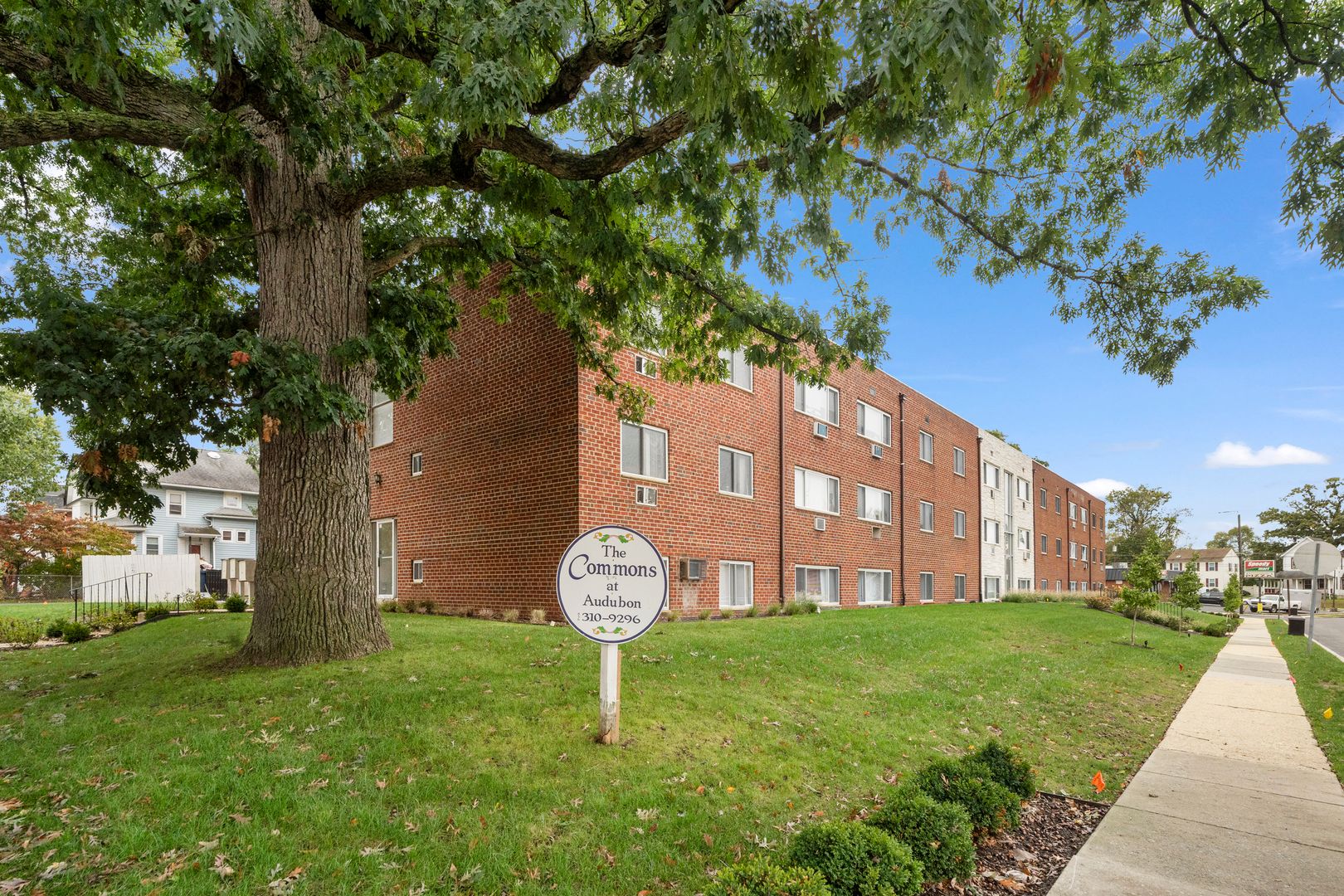 Audubon Apartment: 200 W Merchant St