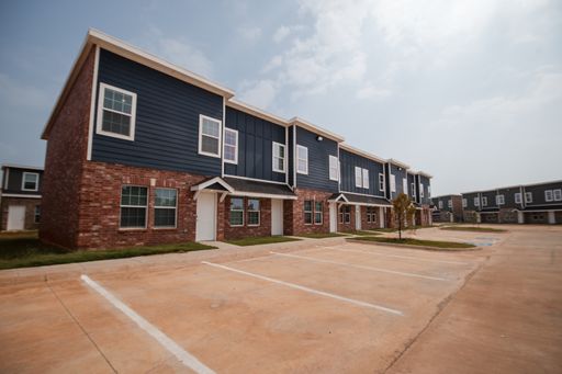 Spacious 2-bedroom, 2-bathroom townhome available at Rising Sun for $1,000/month. – photo 1