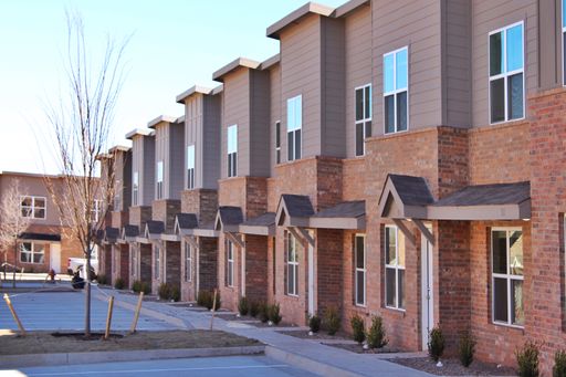 2 Bed / 2 Bath Townhome Near Edmond Universities – photo 1