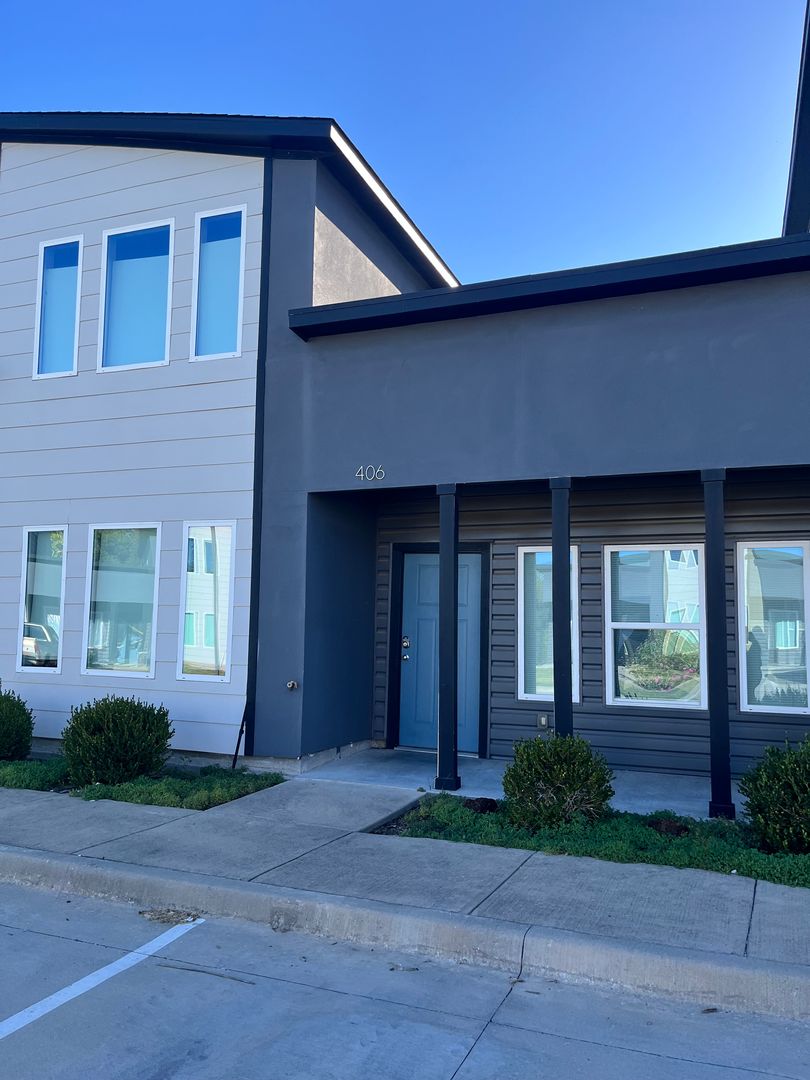 Ardmore Apartment: 1405 2nd Ave NW