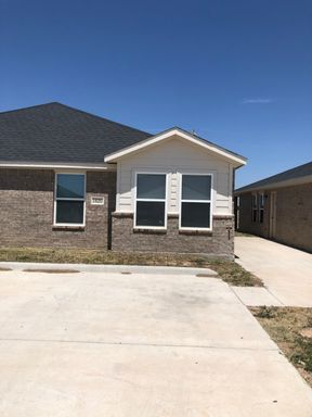 Now Leasing! 2 bd/1.5 ba Duplex