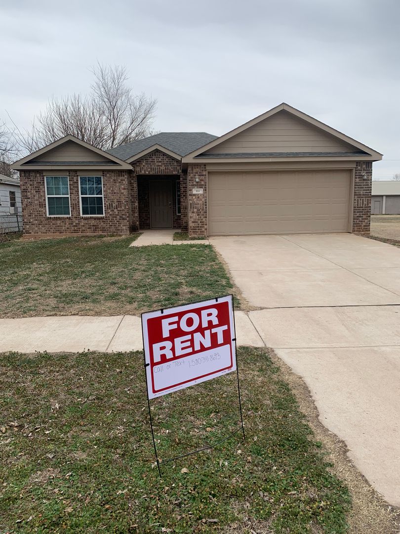 Chickasha Apartment: 820 W Ohio St