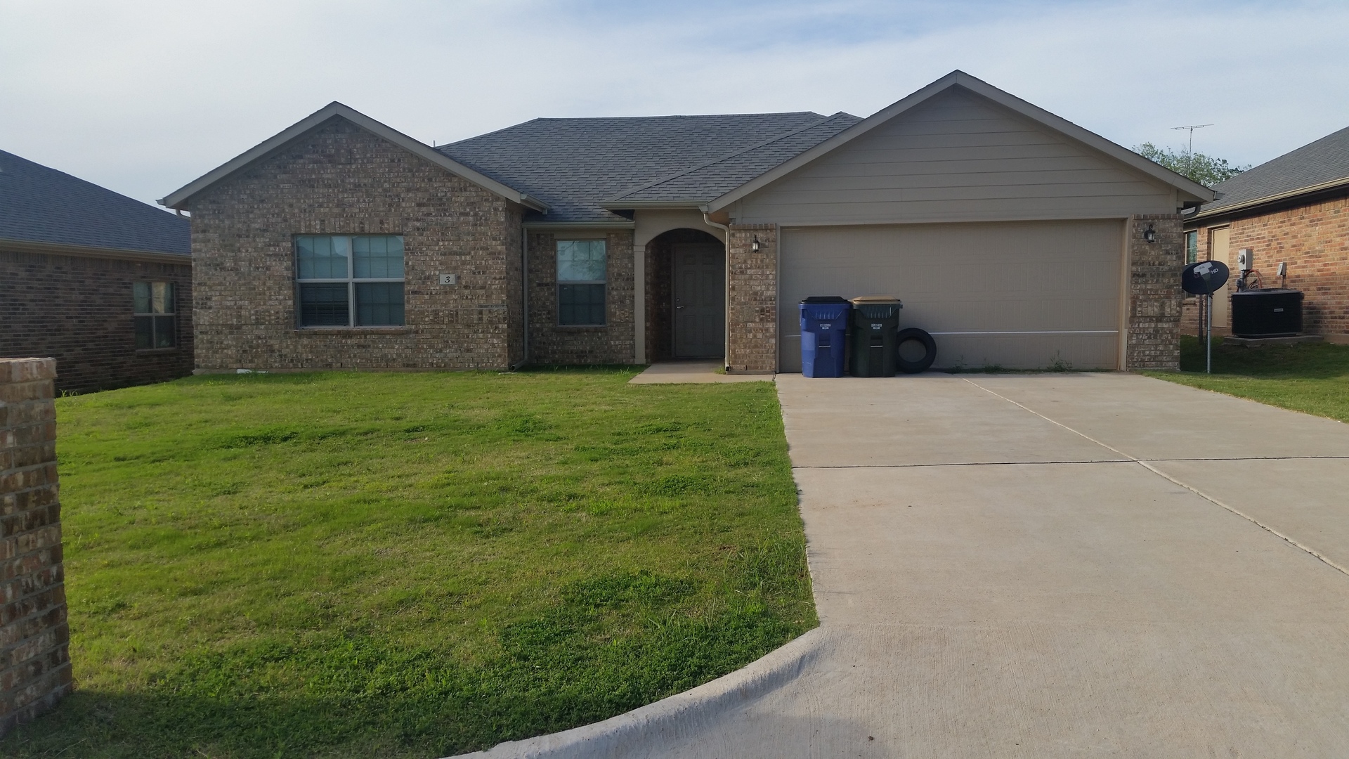 Duncan Apartment: 11 W Maple