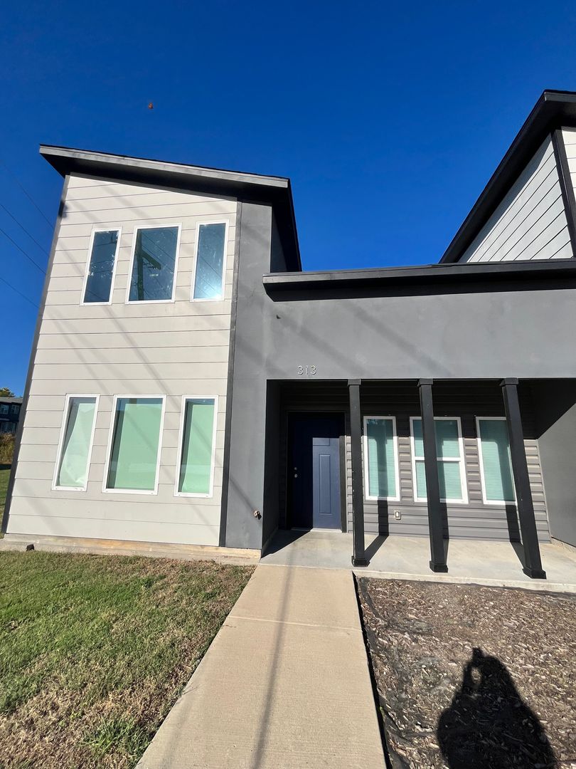 Ardmore Apartment: 1405 2nd Ave NW