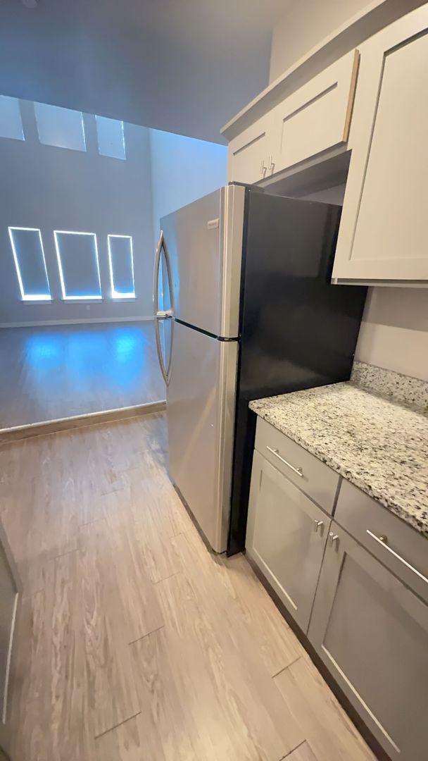 Ardmore Apartment: 1405 2nd Ave NW