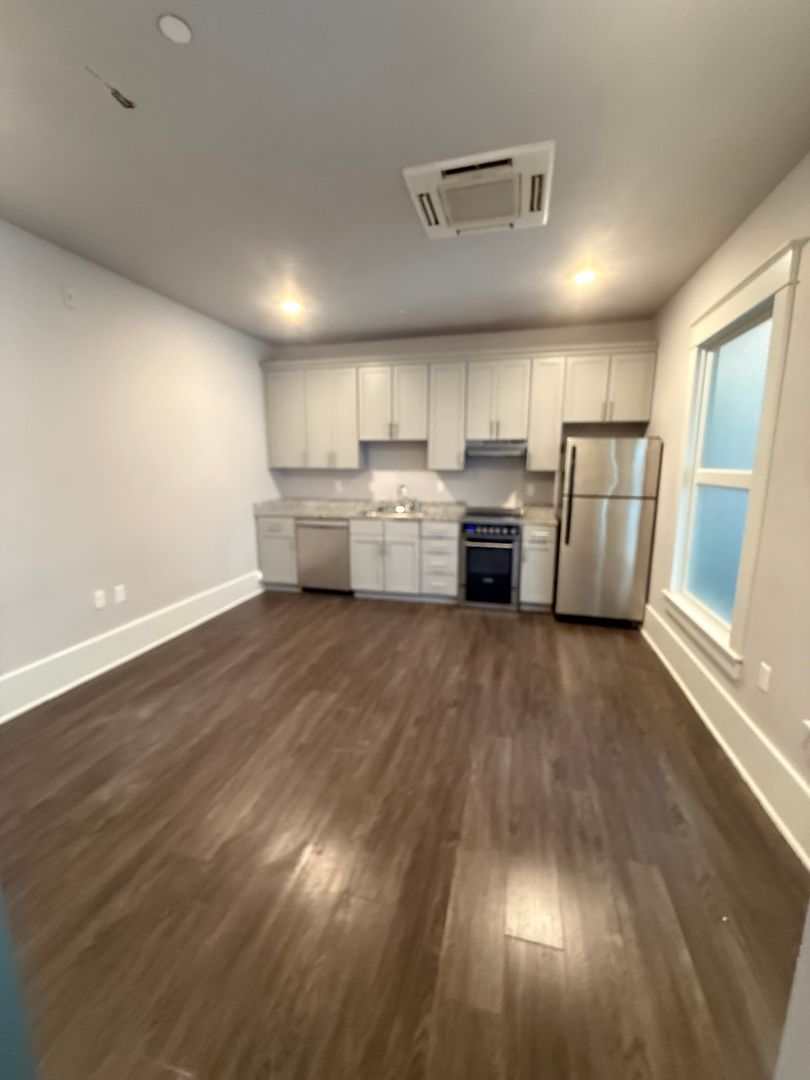 Ardmore Apartment: 203 Caddo St NE