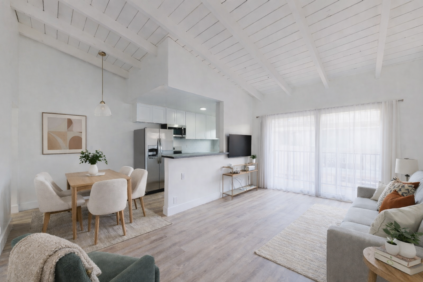 Los Angeles Apartment: 3704 and 3710 South Bentley Avenue