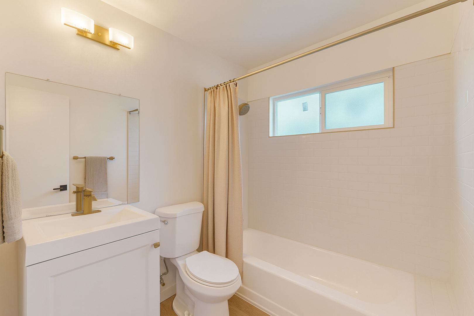 Pasadena Apartment: 400 N. Los Robles Avenue