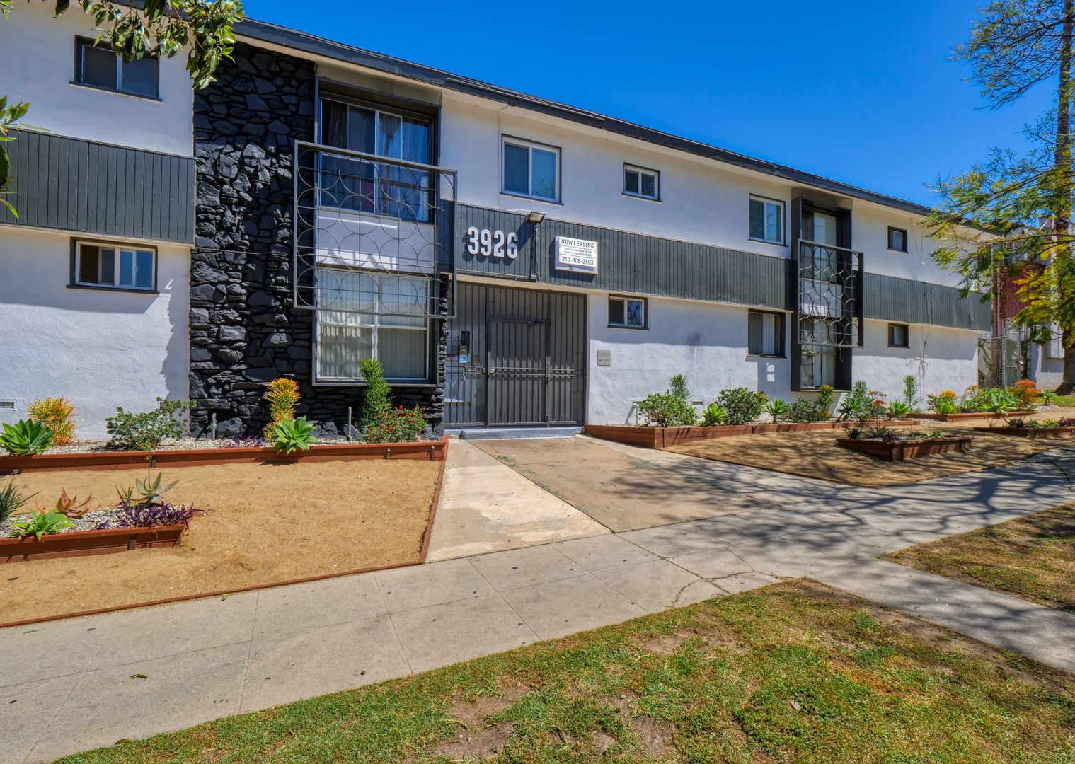 Los Angeles Apartment: 3926 Gibraltar Avenue