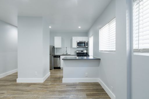 Charming 1BR with Private Porch - 4 WEEKS FREE MOVE-IN SPECIAL – photo 1