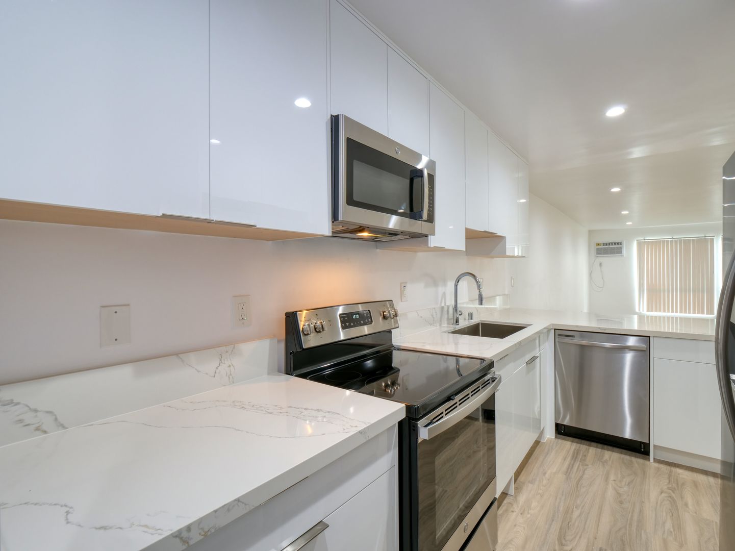 West Hollywood Apartment: 526 N. Orlando Avenue