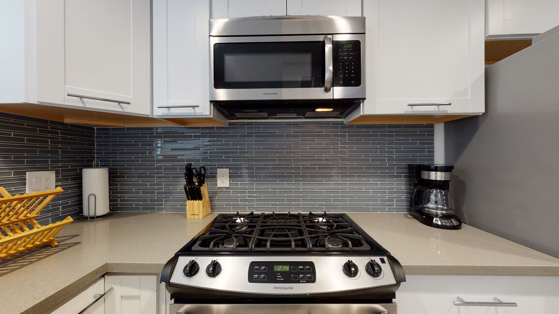 West Hollywood Apartment: 1114 N. Gardner Avenue