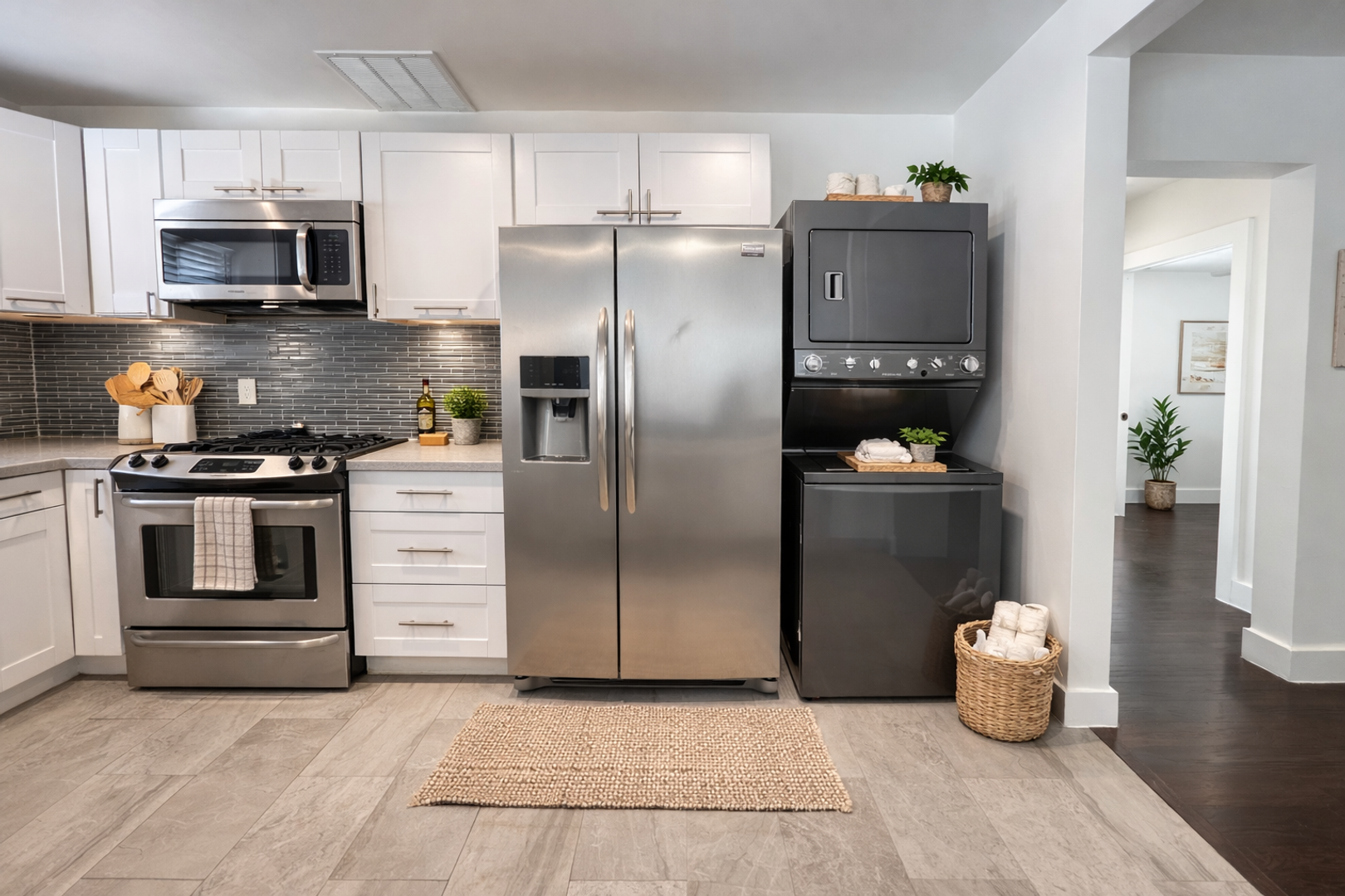 West Hollywood Apartment: 1114 N. Gardner Avenue