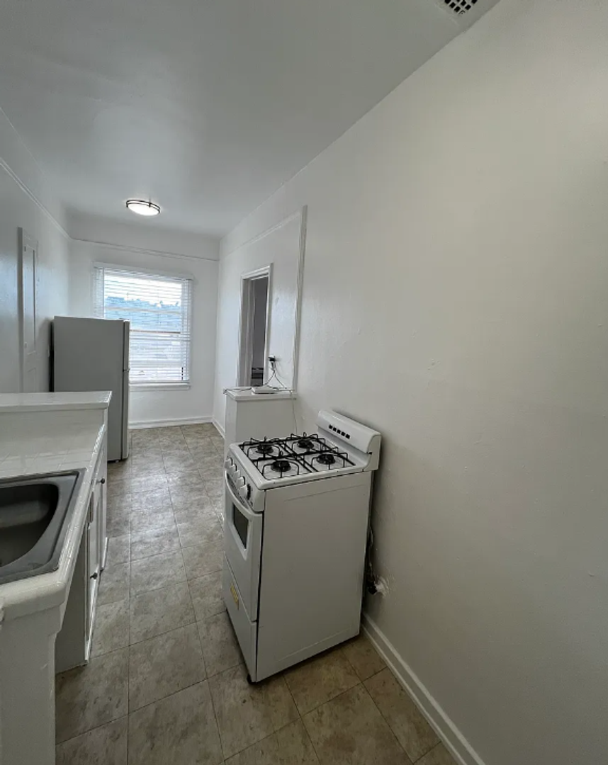 Los Angeles Apartment: 250 S. Kenmore Avenue