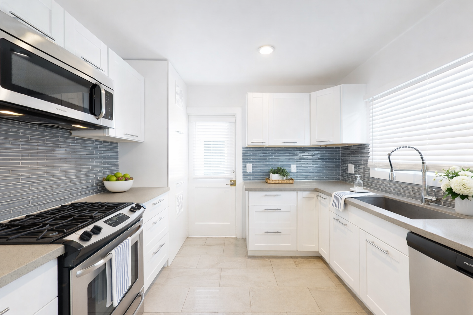 West Hollywood Apartment: 1114 N. Gardner Avenue