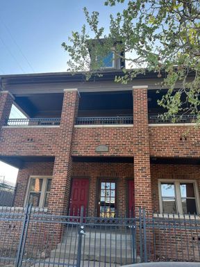 3 Bed 2.5 Bath Apartment! Move in Ready! – photo 1