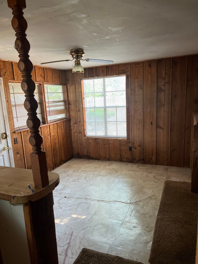 Midwest City House: 1821 N. Mitchell Dr.