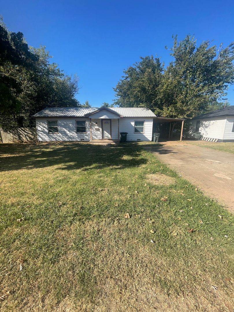 Del City House: 4421 SE 39th St.