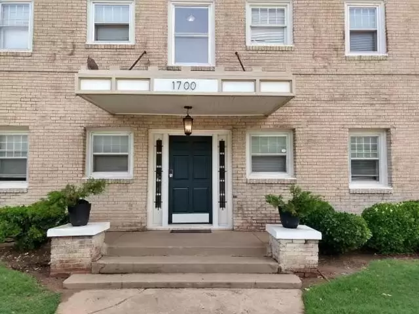 Oklahoma City Apartment: 1700 N Robinson Ave.