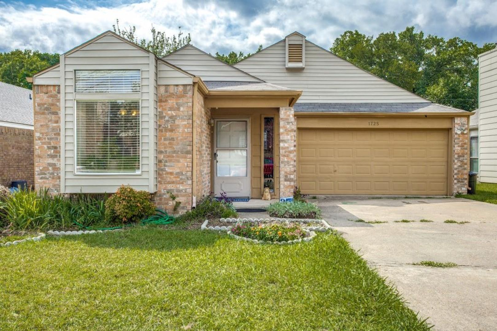 Mesquite House: 1725 Lemonwood Cir