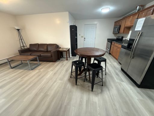 1111 Madison St - Apartment 10- UTILITIES INCLUDED – photo 1