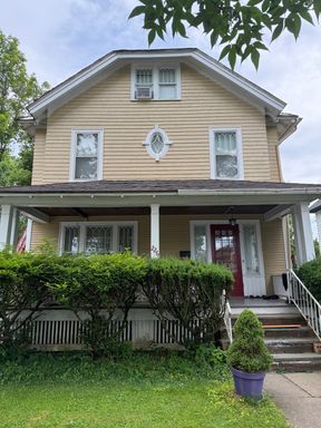 2 BLOCKS FROM CAMPUS! MUST SEE!! – photo 1