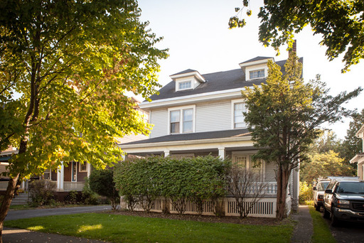 831 Livingston Ave (Six bedroom House) – photo 1
