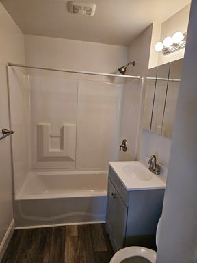 NEWLY REMODELED 3 BEDROOM APARTMENT! – photo 1