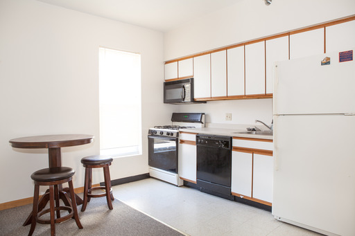 320 Euclid Ave - Apartment 2 (Two Bedroom Apt) – photo 1