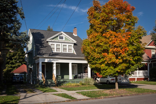 846 Livingston Ave (Four Bedroom House) – photo 1