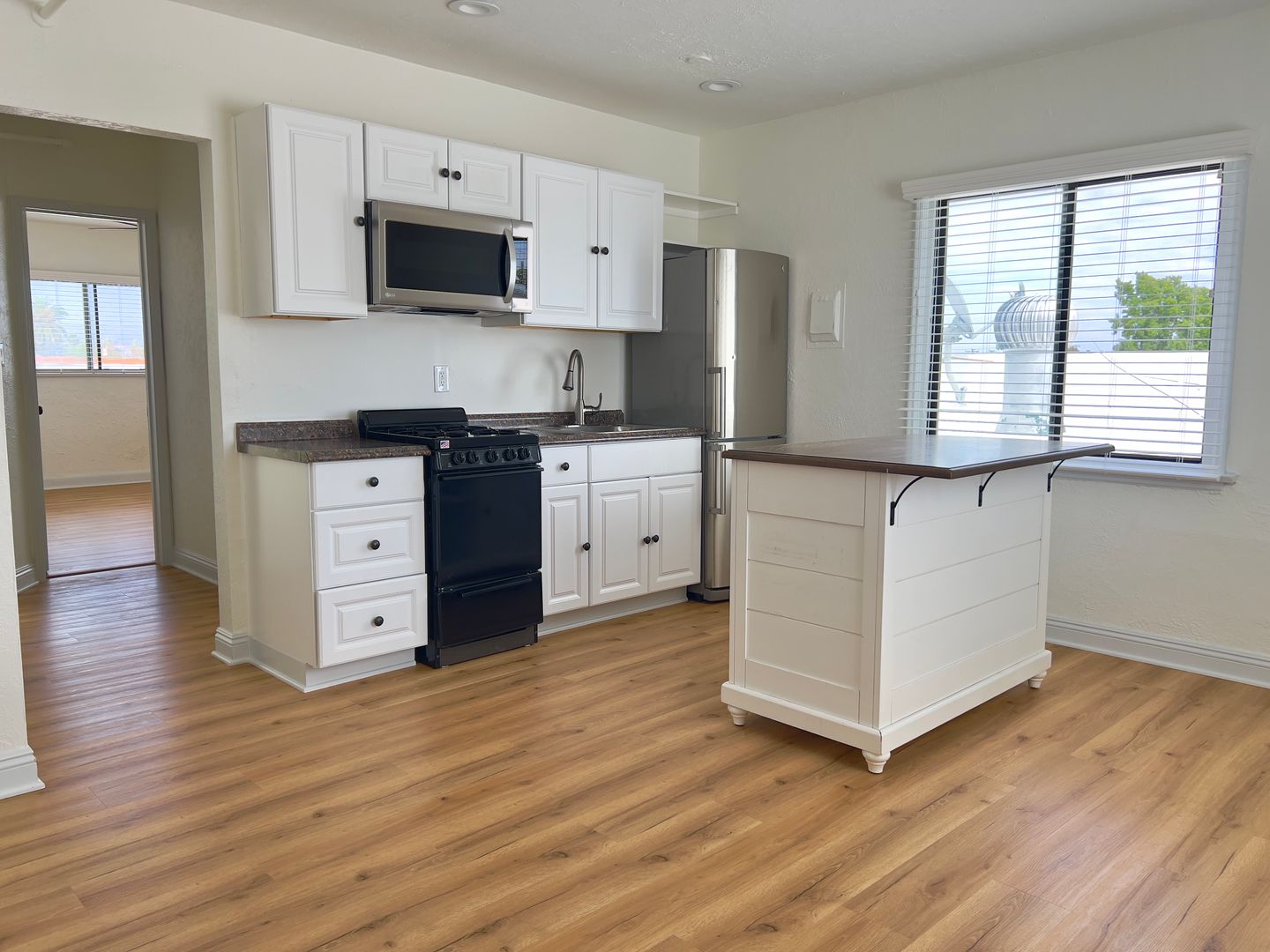 Long Beach Apartment: 1152 1st Street