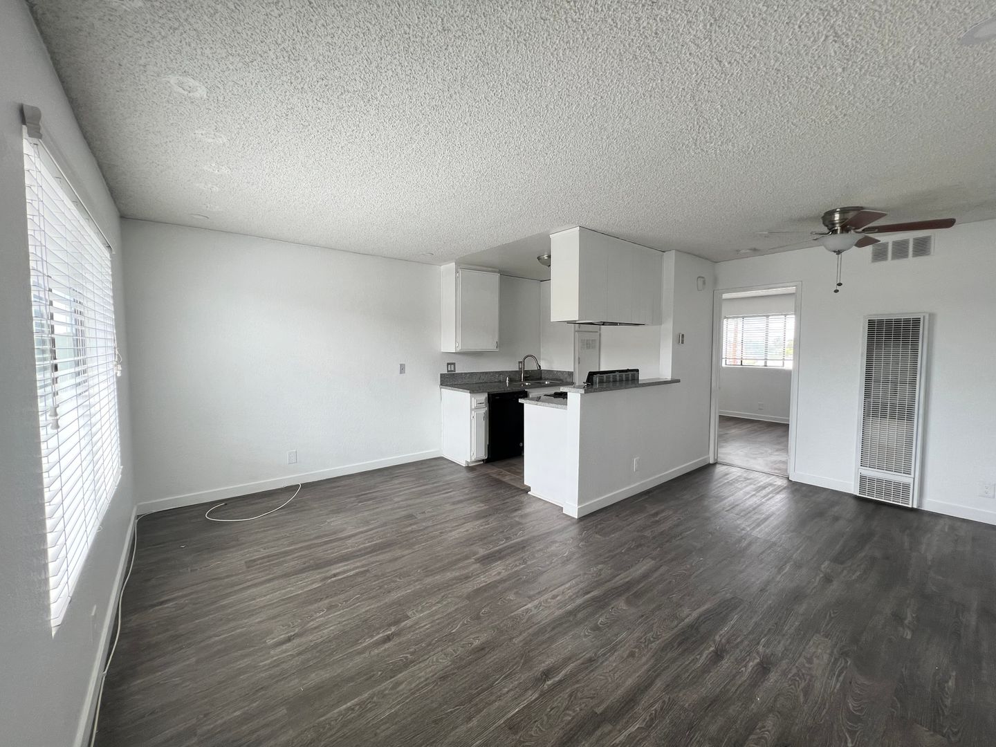 Long Beach Apartment: 1135 Raymond Ave
