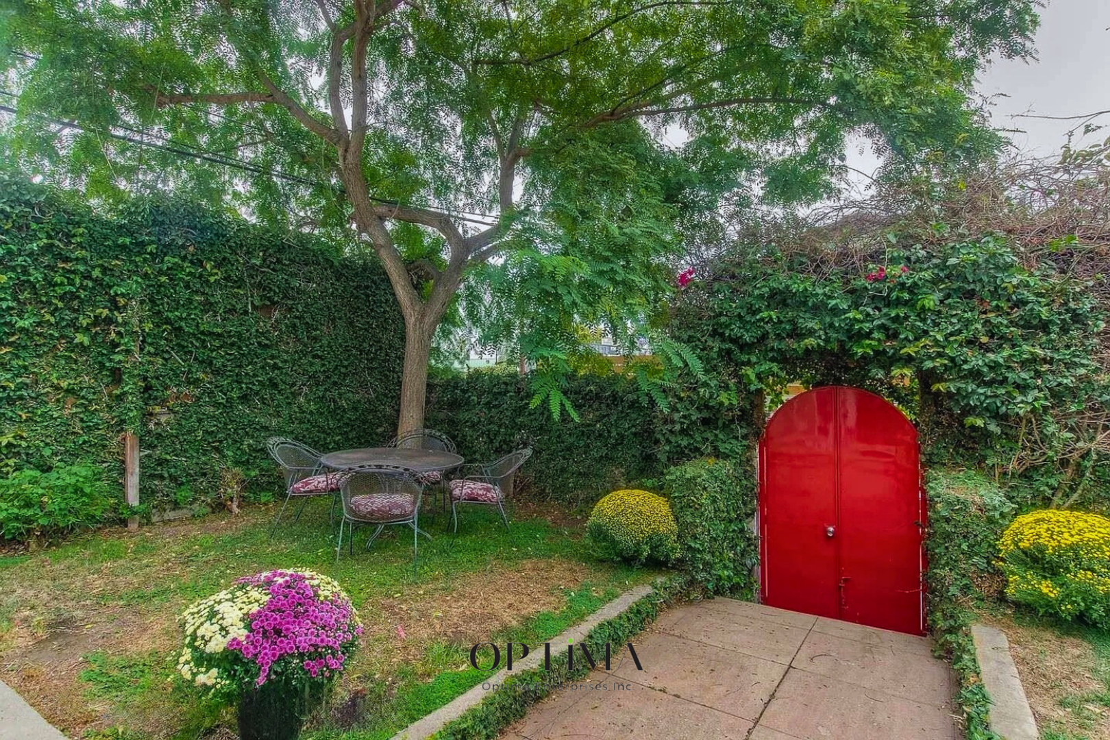 Venice Apartment: 53 Sunset Avenue