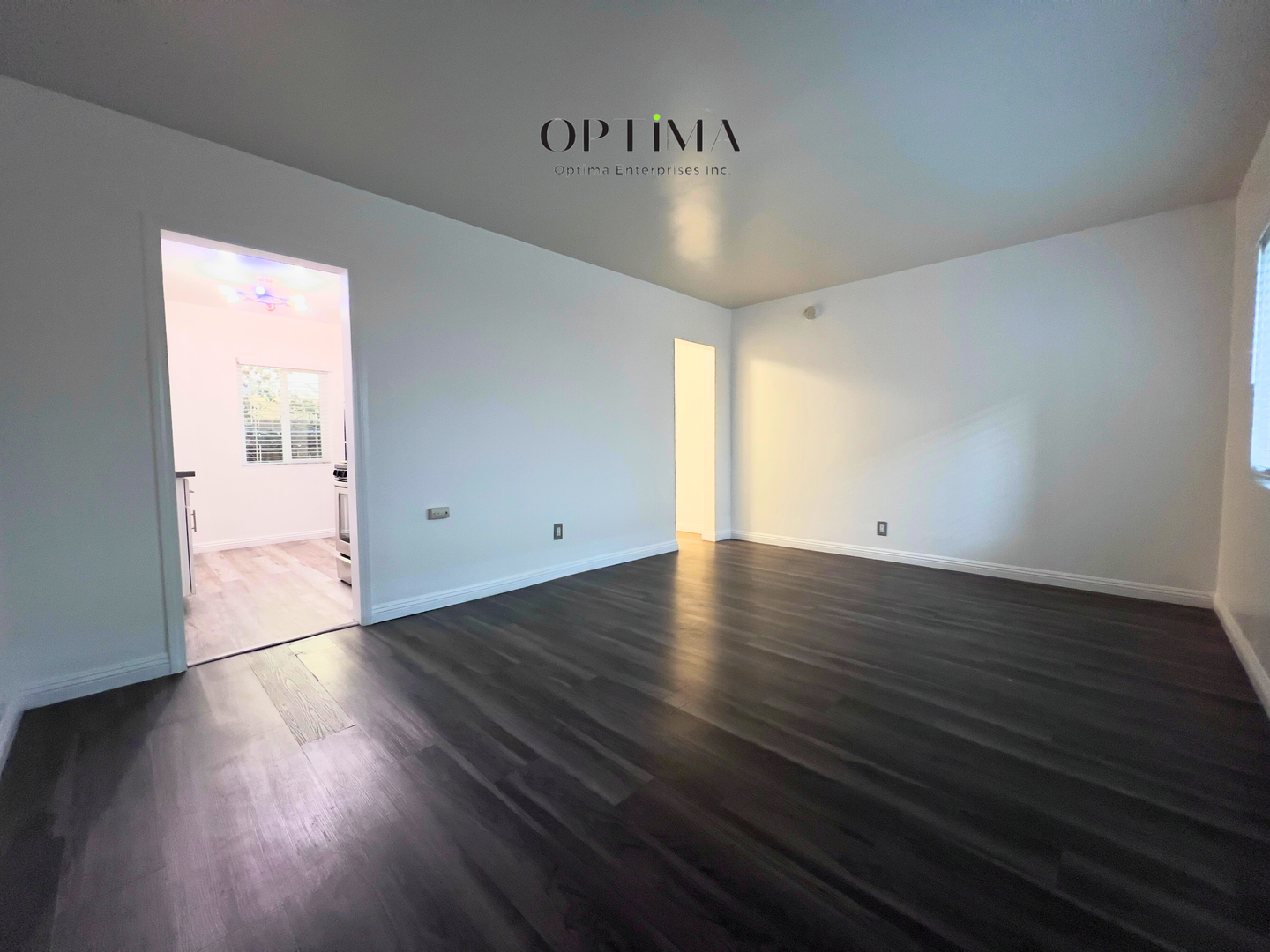 Long Beach Apartment: 1111 Daisy Avenue
