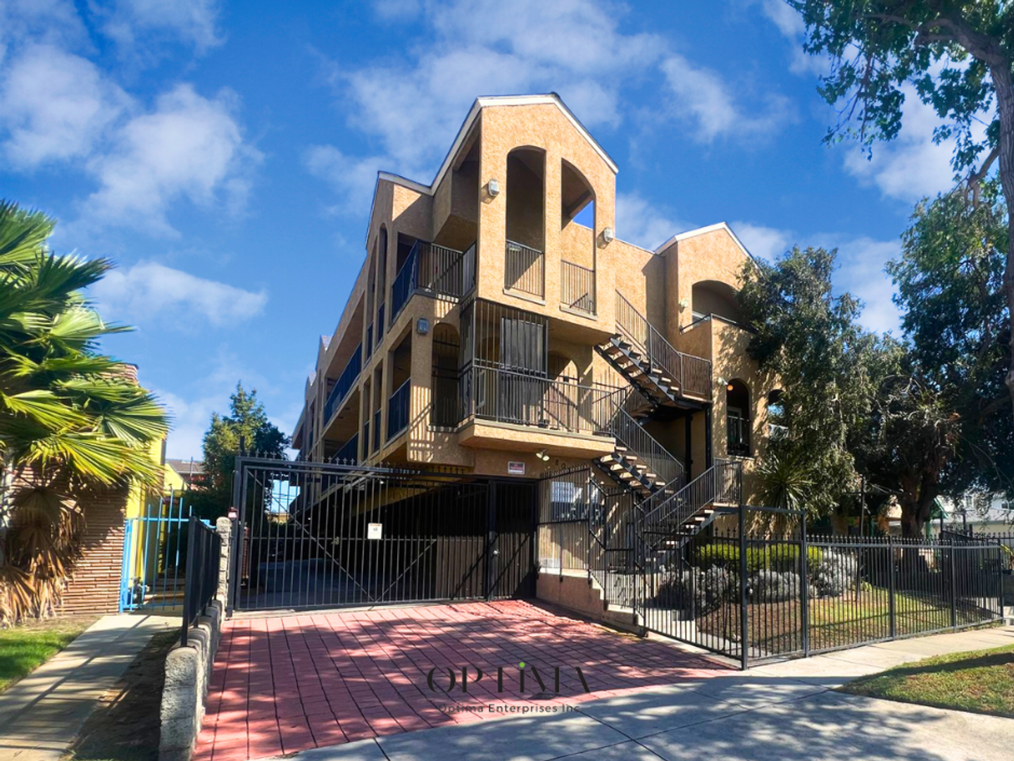 Inglewood Apartment: 804 Larch Street