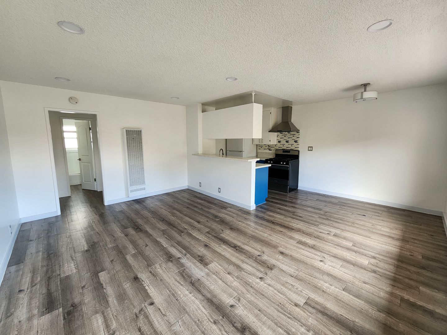 Long Beach Apartment: 1576 Locust Avenue