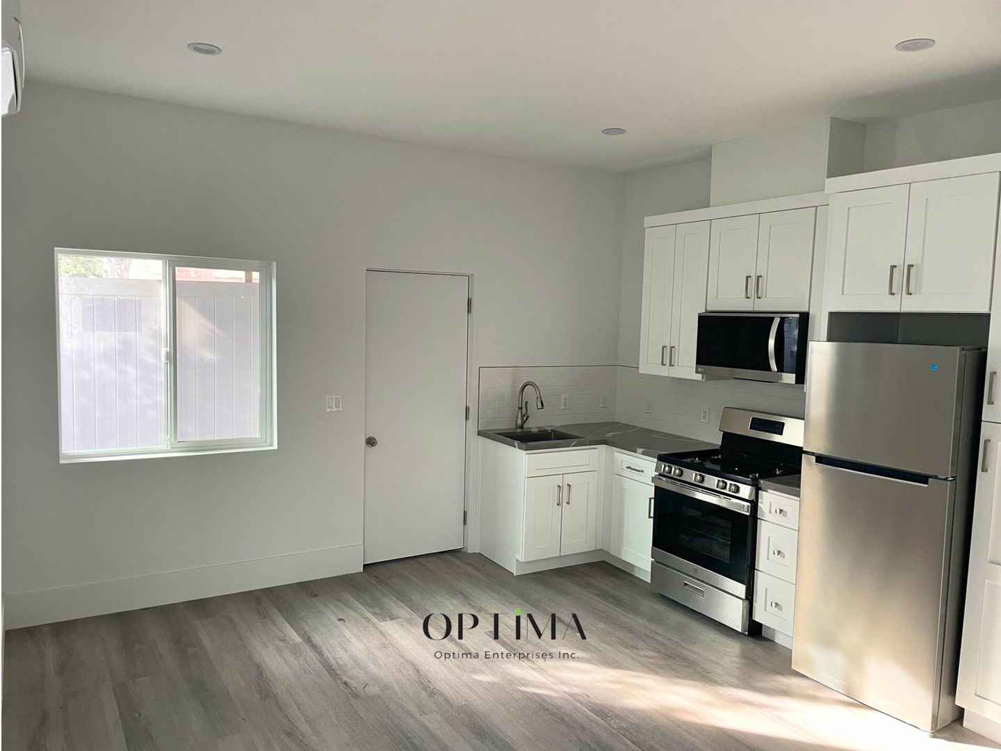 Lake Balboa House: 7413 Oak Park Avenue