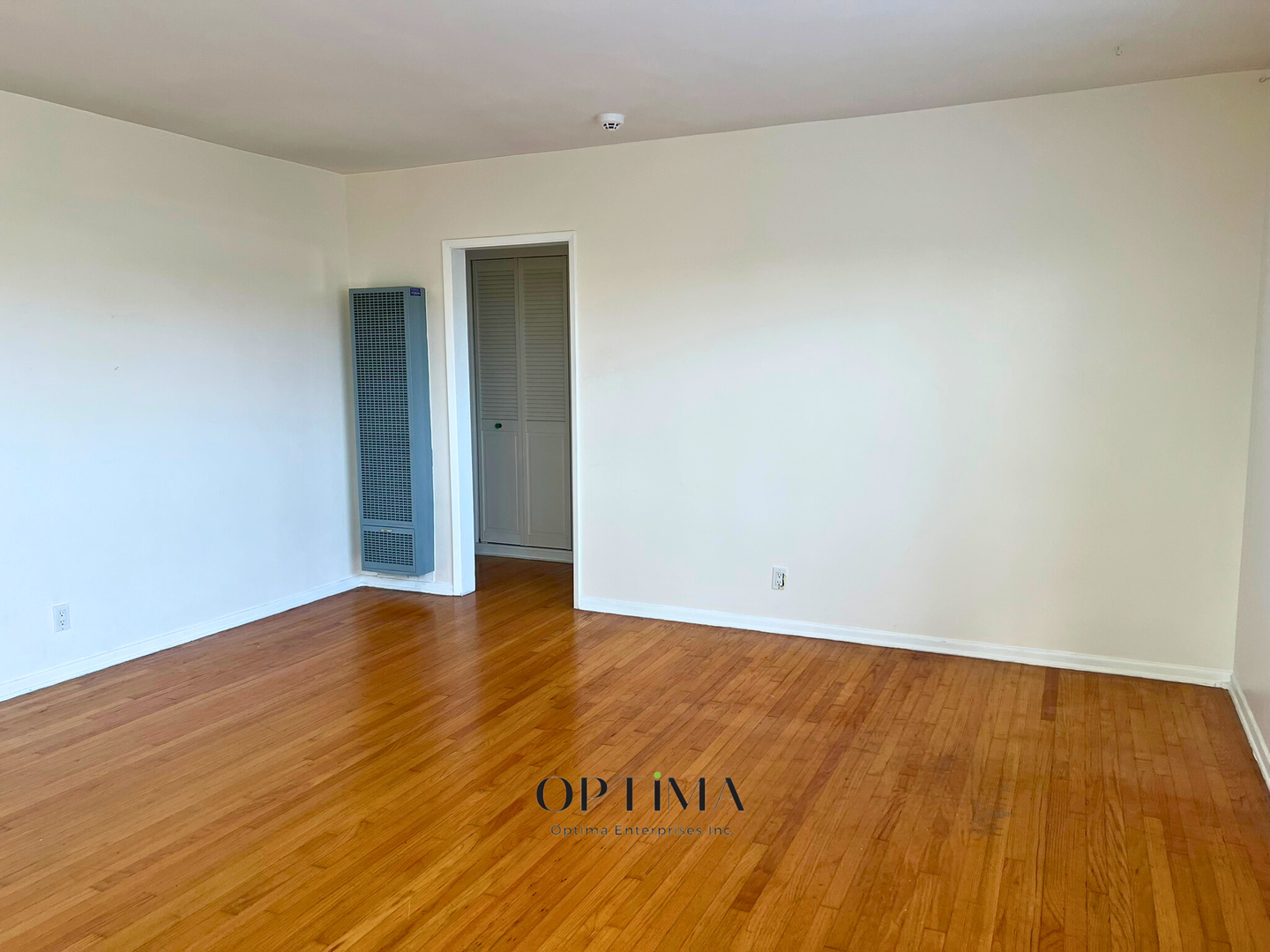 Venice Apartment: 53 Sunset Avenue