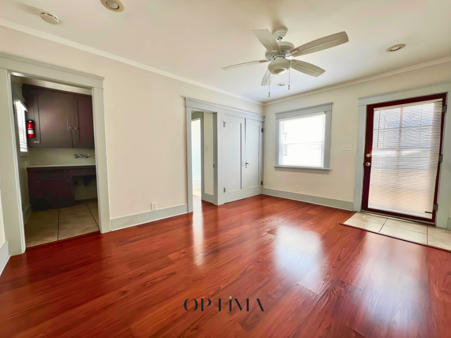 Long Beach Apartment: 1170 Cherry Ave
