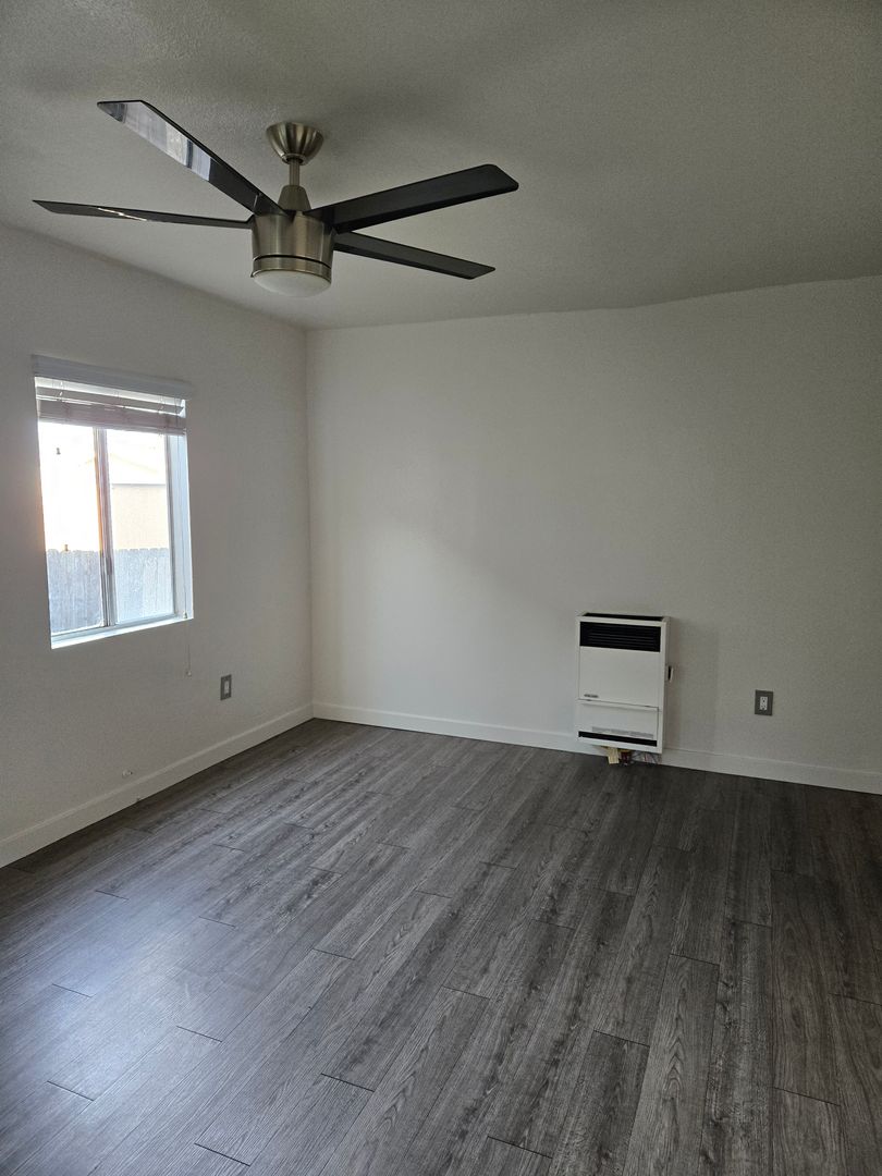 Long Beach Apartment: 1377 Warren Avenue