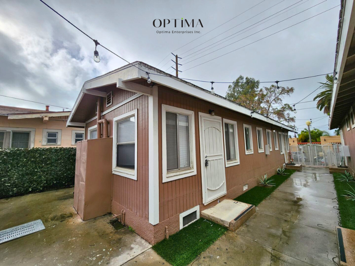 Long Beach Apartment: 740 Daisy Avenue