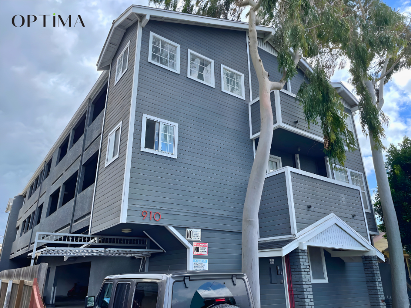 Long Beach Apartment: 910 Gaviota Avenue