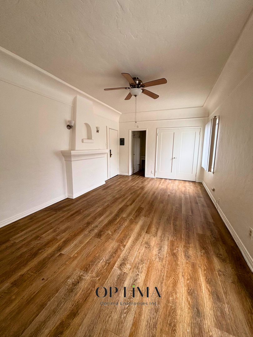 Long Beach Apartment: 1217 Cedar Ave