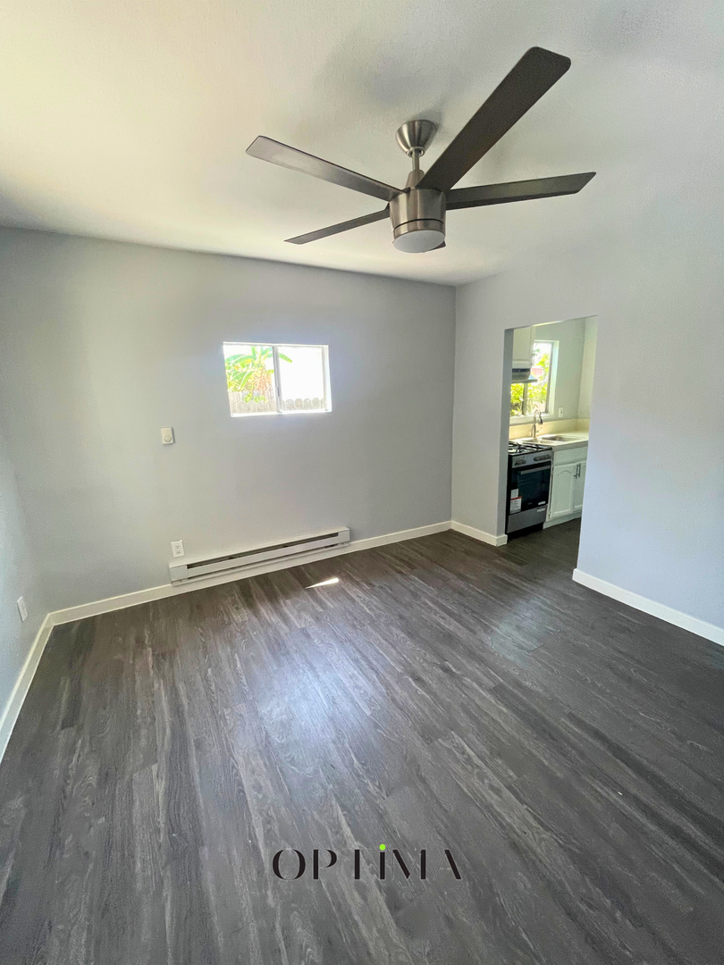 Long Beach Apartment: 1377 Warren Avenue