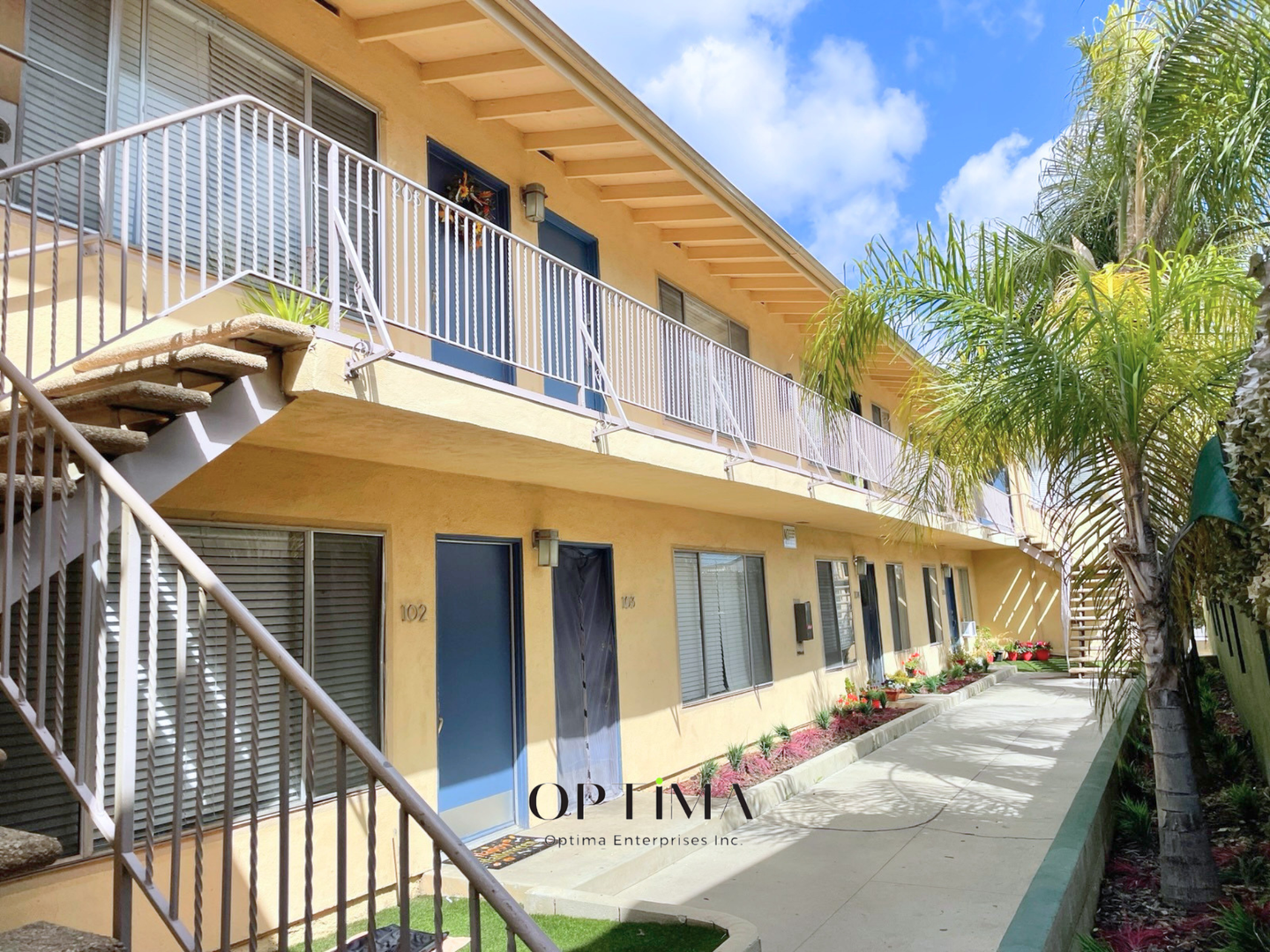 Long Beach Apartment: 1576 Locust Avenue