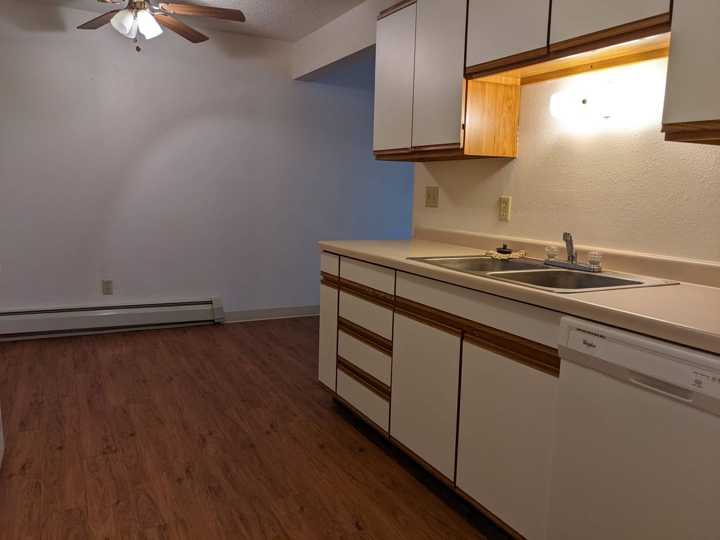 Roseau Apartment: 301 6th St SW