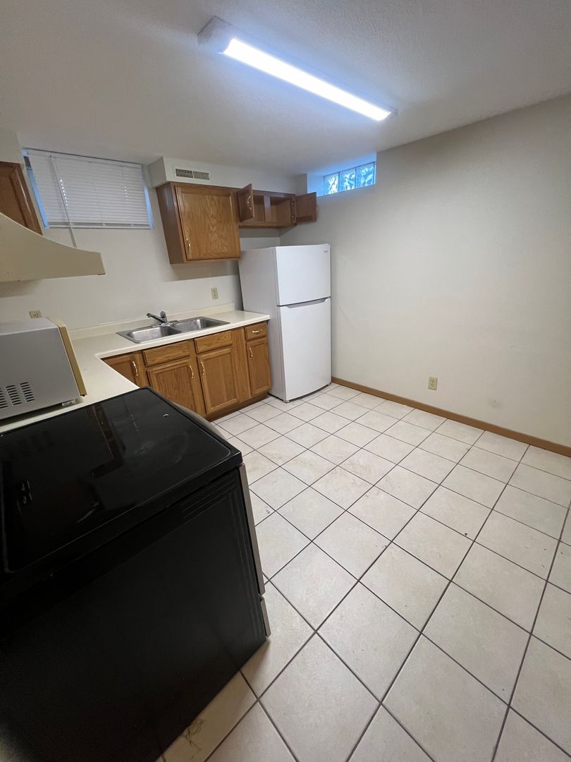 Grand Forks Apartment: 913 24th St N