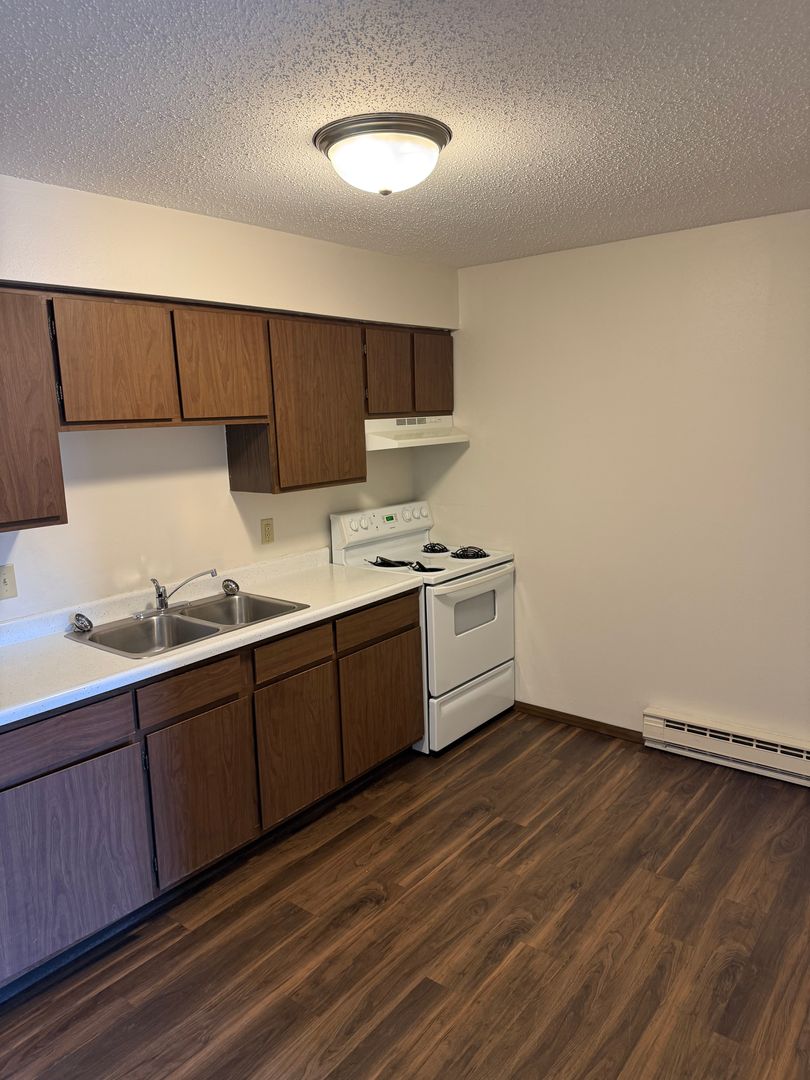 Grand Forks Apartment: 1224 39th St N