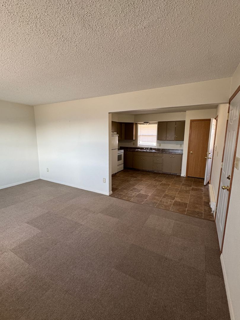 Grand Forks Apartment: 2207 12th St S