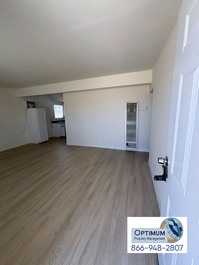 Hesperia Apartment: 16821 - 16823 Bear Valley Rd.